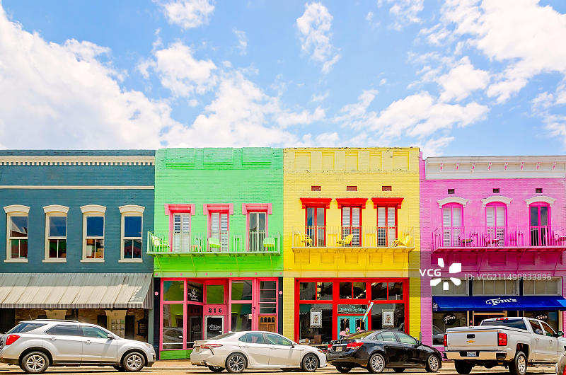 密西西比州亚祖市中心色彩缤纷的商店图片素材