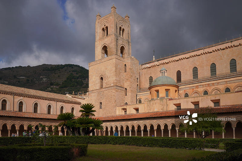 蒙雷阿莱大教堂塔楼，诺曼建筑典范图片素材