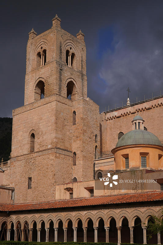 蒙雷阿莱大教堂塔楼，诺曼建筑典范图片素材