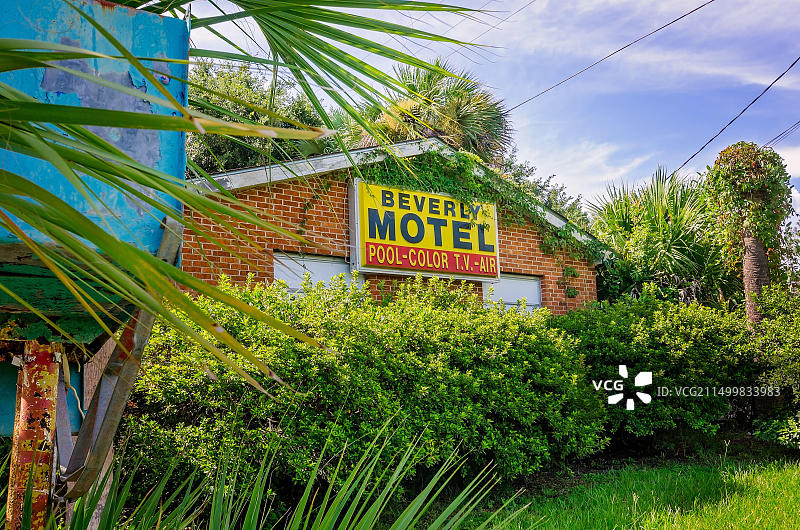 2016年7月30日，阿拉巴马州莫比尔市的比佛利汽车旅馆标志图片素材