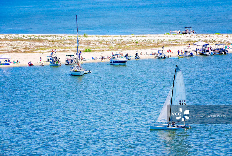 船夫在海浪和阳光下享受，密西西比州图片素材