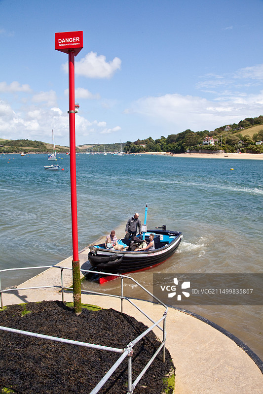 英国德文郡的客运渡轮或水上出租车图片素材