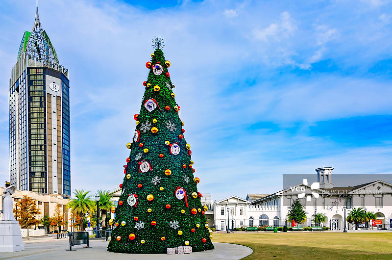 阿拉巴马州莫比尔市狂欢节公园的圣诞树图片素材