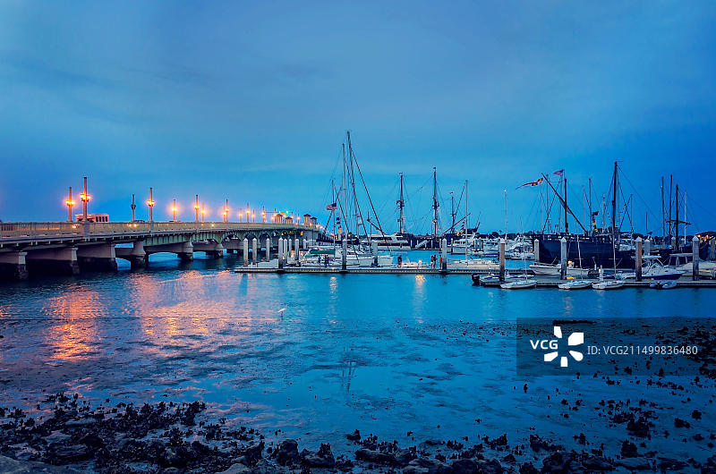 圣奥古斯丁市政码头的狮子桥（佛罗里达州圣奥古斯丁，2015年4月10日）图片素材