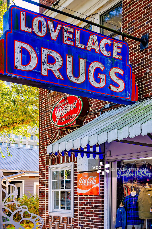 拉夫莱斯药房,拍摄于2022年12月28日,密西西比州海洋之泉。该药房建于1926年,原名海洋之泉药房。图片素材