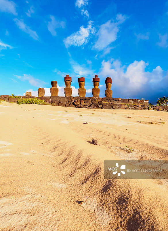 阿纳凯纳海滩的石像，拉帕努伊国家公园，复活节岛，智利图片素材