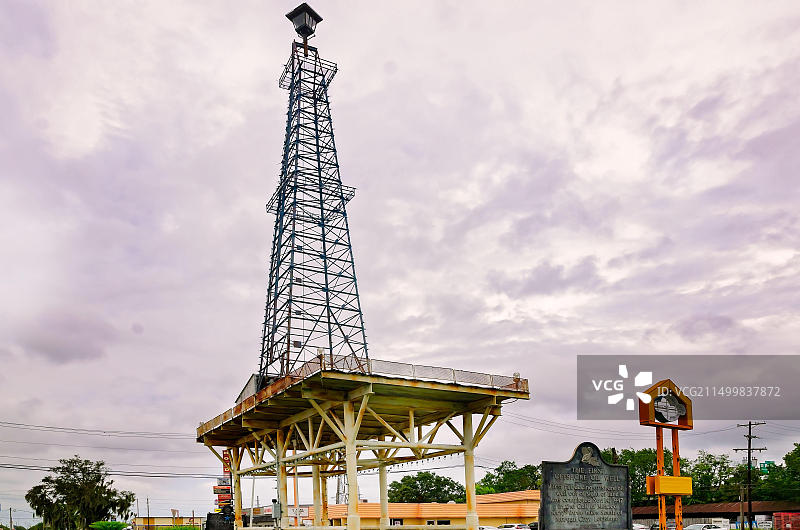 路易斯安那州摩根市，布拉希尔大街上的第一口海上油井，拍摄于2020年8月27日。图片素材