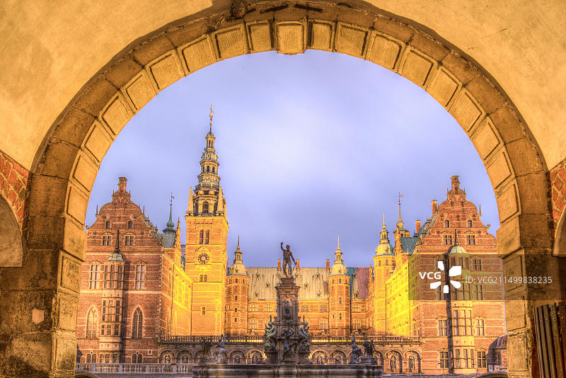 丹麦希勒勒：腓特烈堡宫的拱形景观图片素材