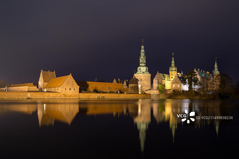 丹麦希勒勒：腓特烈堡宫夜景图片素材
