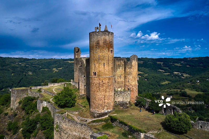 法国阿韦龙省纳雅克，被誉为法国最美丽的村庄，中世纪村庄和纳雅克城堡图片素材