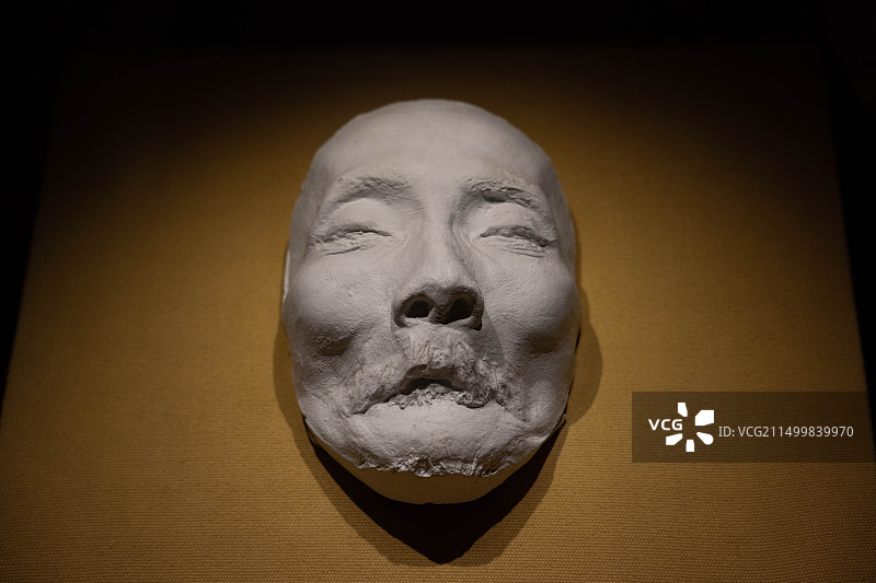 鲁迅逝世石膏面部翻模图片素材