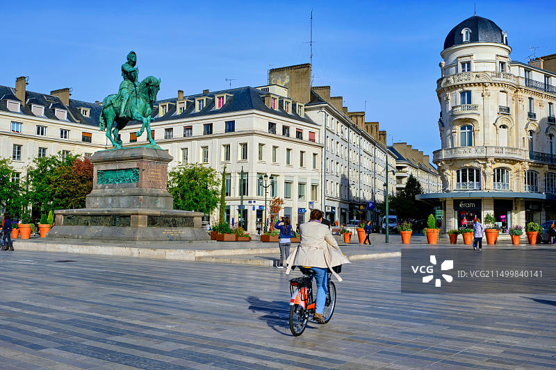 法国，中央-卢瓦尔河谷大区，卢瓦雷省，奥尔良，Martroi广场，圣女贞德骑马雕像图片素材