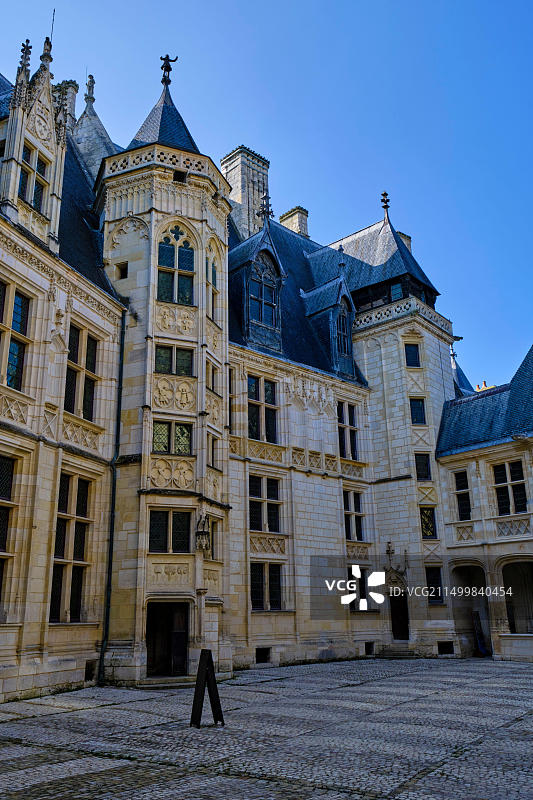 法国谢尔省(18)布尔日雅克·科埃尔宫庭院中的楼梯塔图片素材