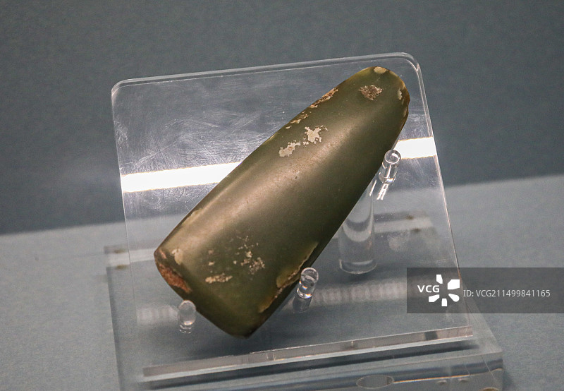 中国台湾省台北故宫博物院红山文化玉斧图片素材