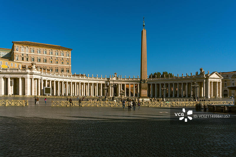 圣彼得大教堂和圣彼得广场及其柱廊，梵蒂冈，罗马，意大利，欧洲图片素材