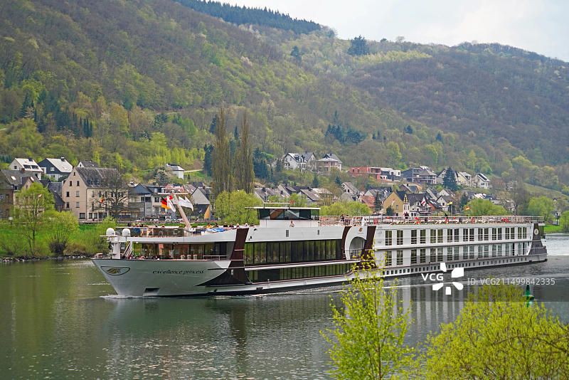 德国摩泽尔河上的公主号游轮图片素材