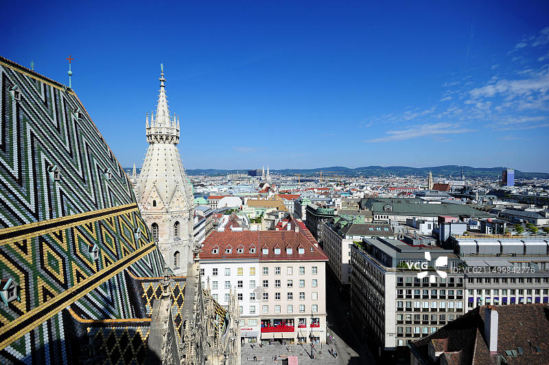 从奥地利维也纳斯蒂芬大教堂北塔看到的景色图片素材