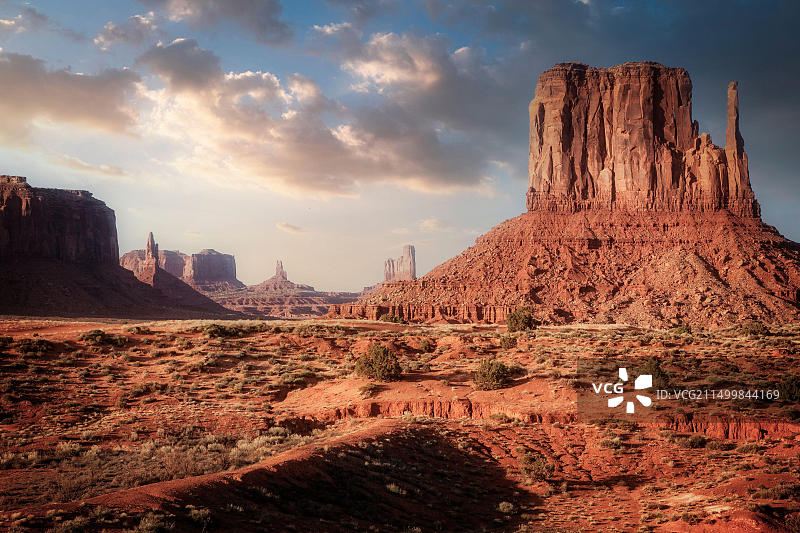 纪念碑谷的壮丽景色（亚利桑那州至犹他州，纳瓦霍族聚居区）图片素材