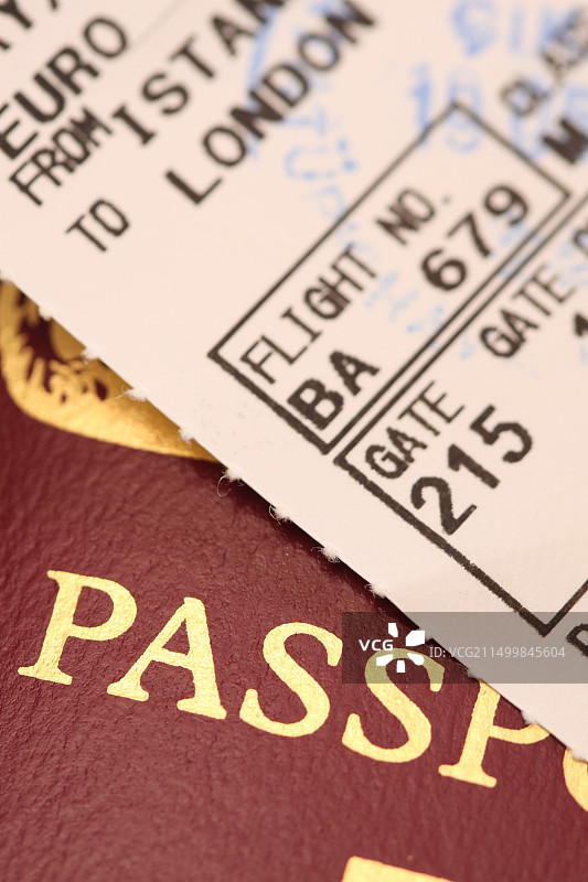 国际旅行概念：护照和乘客航班登机牌机票图片素材