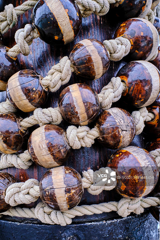 法国诺曼底芒什省肖赛群岛黑色百合号帆船巡游图片素材