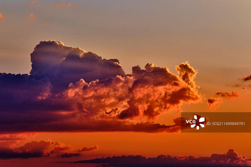 津巴布韦马塔贝莱兰省北部赞比西河上的云图片素材