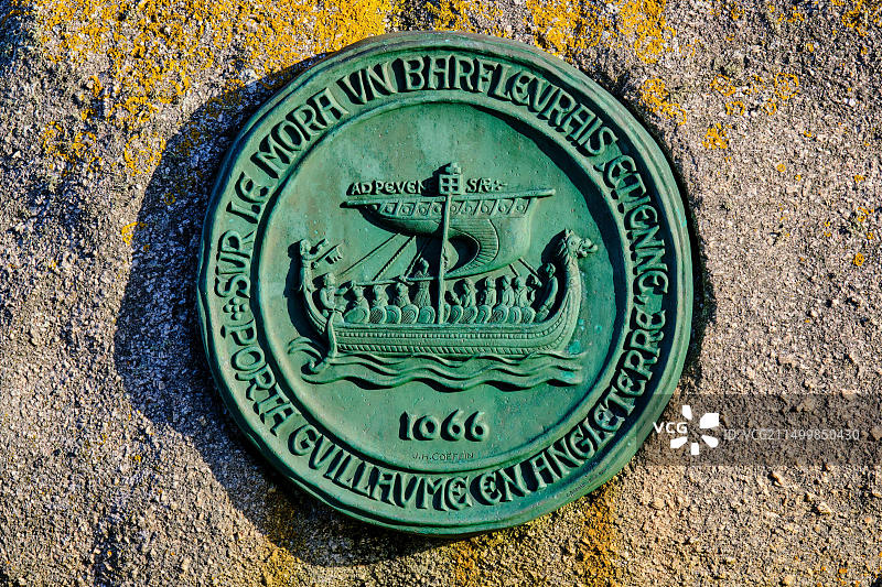 法国诺曼底芒什省巴弗勒渔港和船只纪念碑图片素材