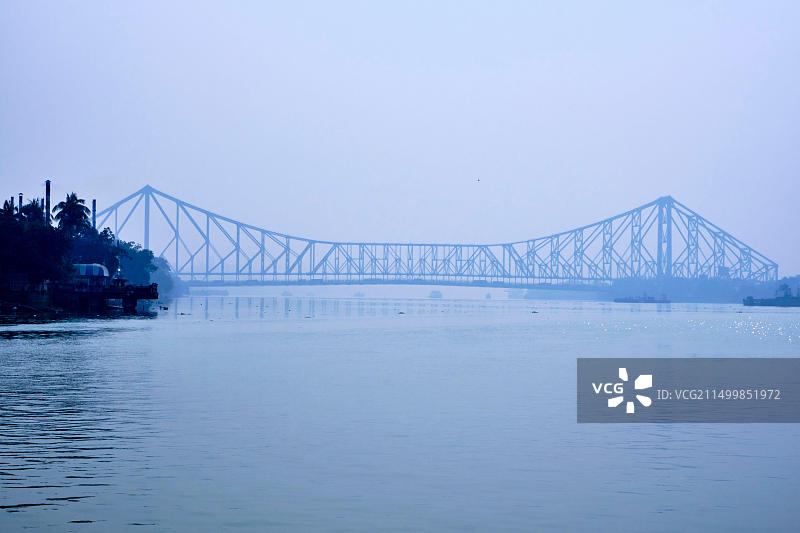 印度加尔各答豪拉大桥横跨胡格利河图片素材