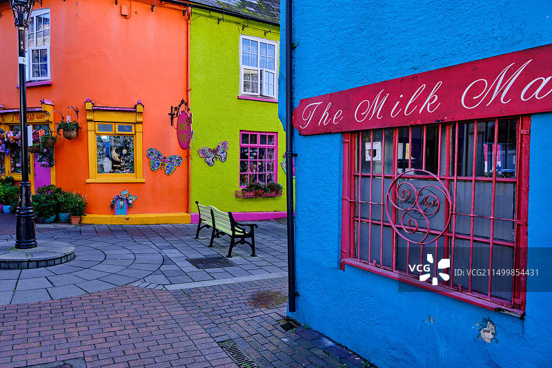 爱尔兰共和国科克郡金塞尔纽曼购物中心彩色房屋图片素材