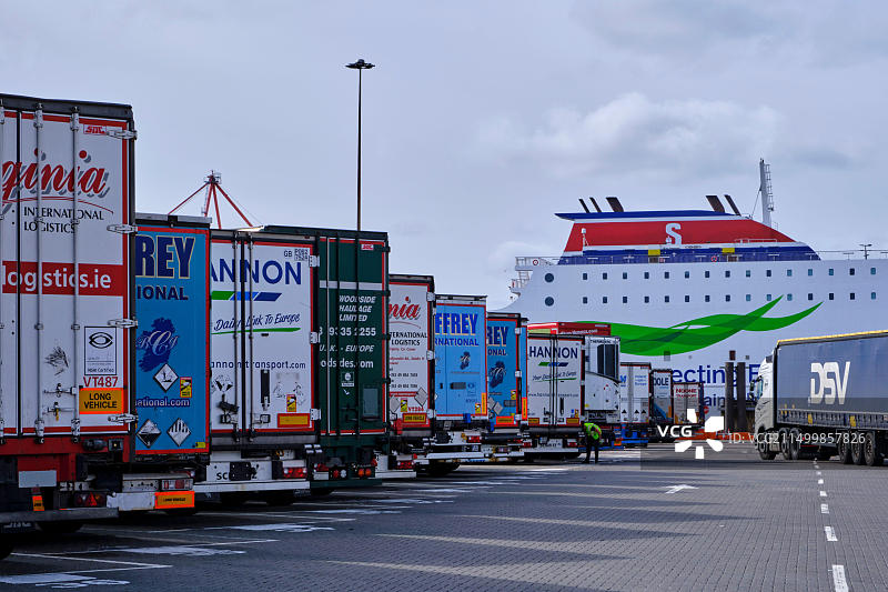 爱尔兰都柏林港口的集装箱图片素材