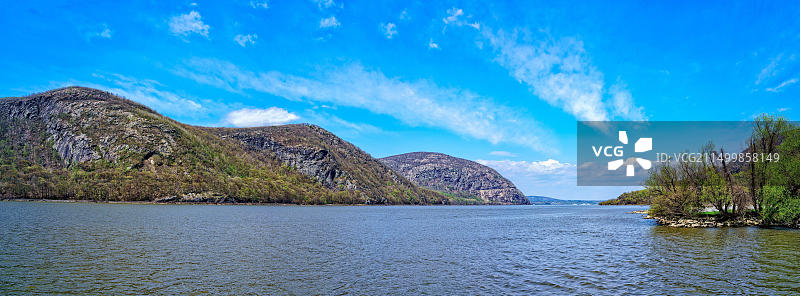 美国纽约州冷泉镇的哈德逊河，左岸是暴风国王公路图片素材