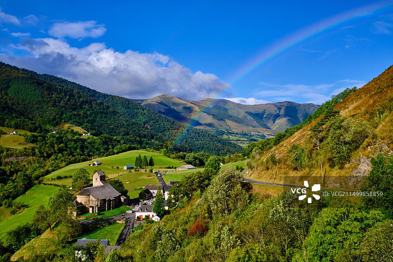 法国比利牛斯-大西洋省圣昂格拉丝罗马式教堂图片素材