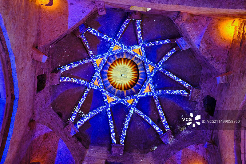 法国比利牛斯-大西洋省莫莱翁的Hospital-Saint-Blaise教堂图片素材