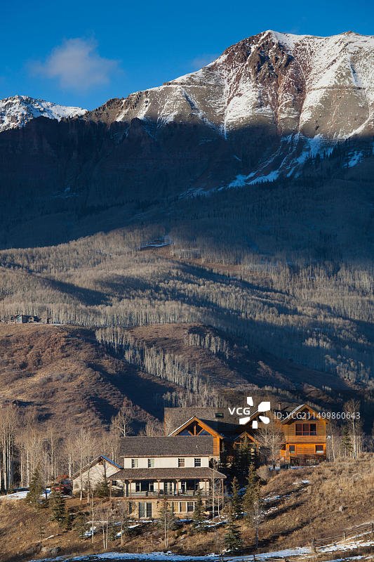 美国科罗拉多州特柳赖德山区村庄滑雪公寓鸟瞰图片素材