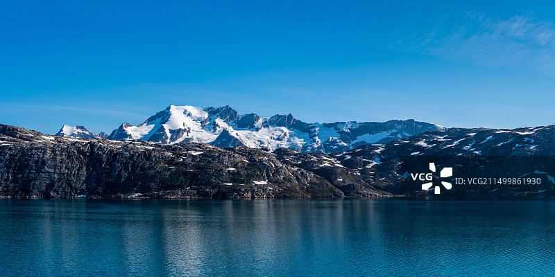 格陵兰国王弗雷德里克六世海岸斯科尔丁根峡湾的山脉图片素材