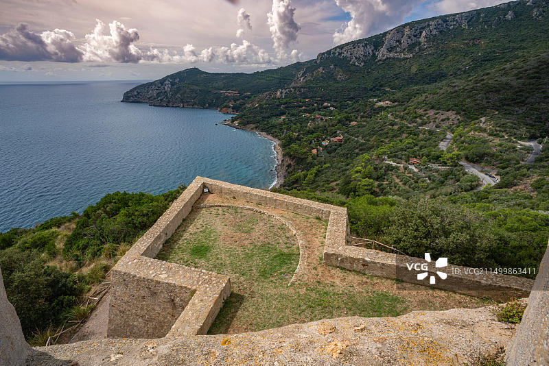 从斯特拉堡垒看到的埃尔科莱港，意大利格罗塞托图片素材