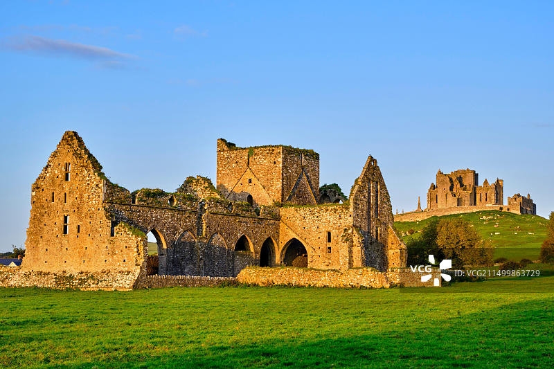 爱尔兰芒斯特郡蒂珀雷里郡，霍尔修道院，熙笃会修道院遗址和卡舍尔岩图片素材