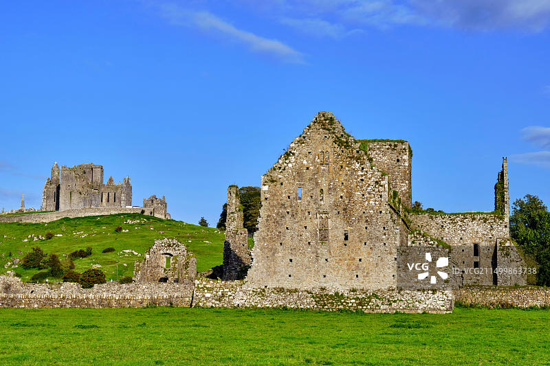 爱尔兰芒斯特郡蒂珀雷里郡，霍尔修道院，熙笃会修道院遗址和卡舍尔岩图片素材