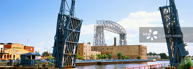 美国明尼苏达州德卢斯莱克大街的吊桥和高架桥图片素材