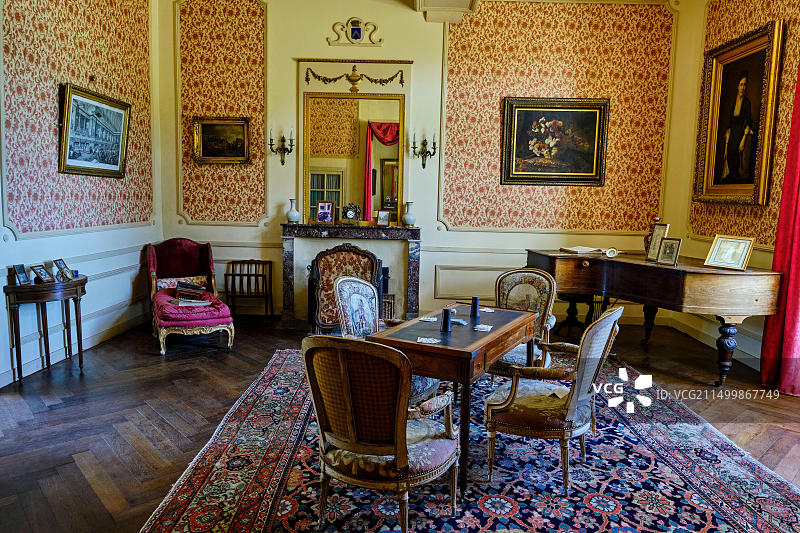 法国卢瓦-谢尔省维勒萨万城堡图片素材