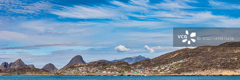 格陵兰岛康加米特沿海村庄的天空和云彩图片素材