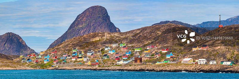 格陵兰岛康加米特村的彩色沿海房屋图片素材