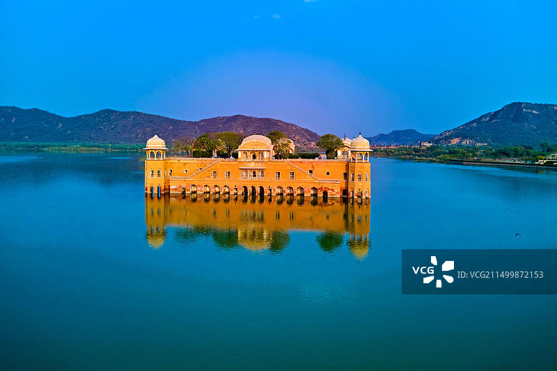 印度拉贾斯坦邦斋浦尔：联合国教科文组织世界遗产，曼萨加尔湖和水宫（鸟瞰图）图片素材