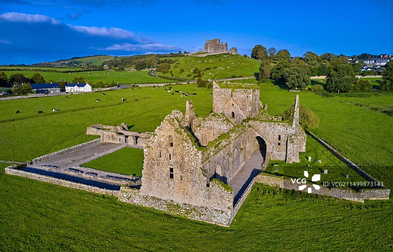 爱尔兰芒斯特郡蒂珀雷里郡，霍尔修道院，熙笃会修道院遗址和卡舍尔岩图片素材