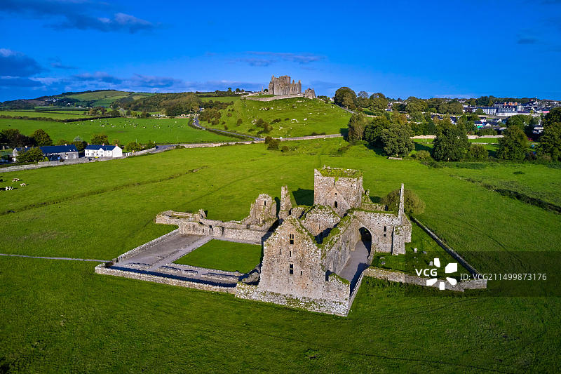 爱尔兰芒斯特郡蒂珀雷里郡，霍尔修道院，熙笃会修道院遗址和卡舍尔岩图片素材