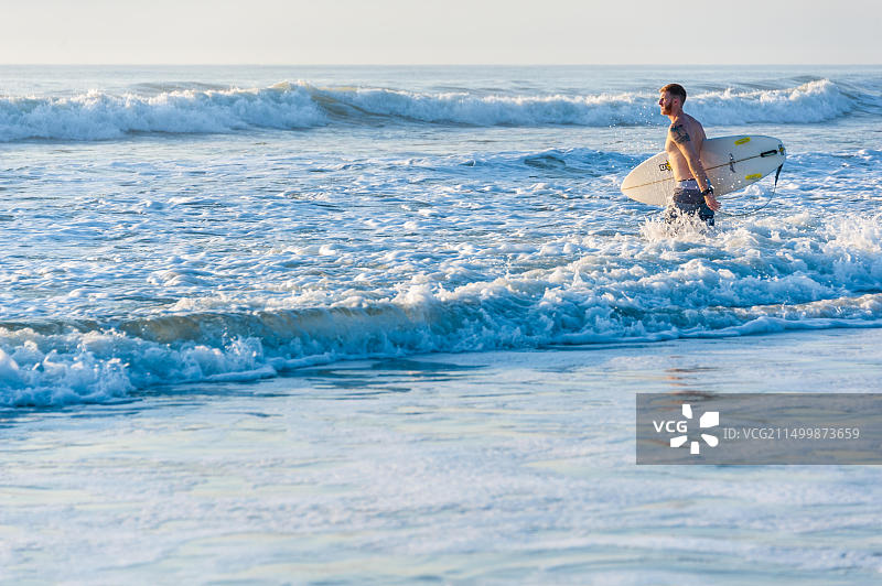 佛罗里达杰克逊维尔海滩日出冲浪图片素材
