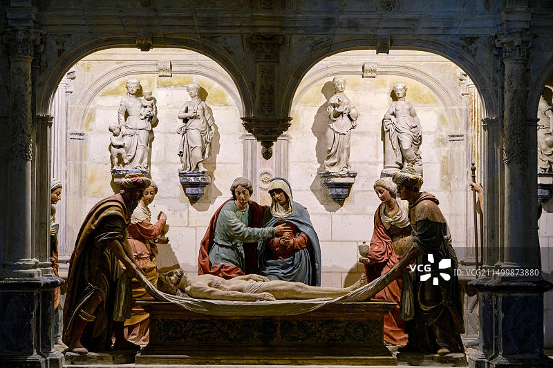 法国谢尔省布尔日圣艾蒂安大教堂地下墓室图片素材