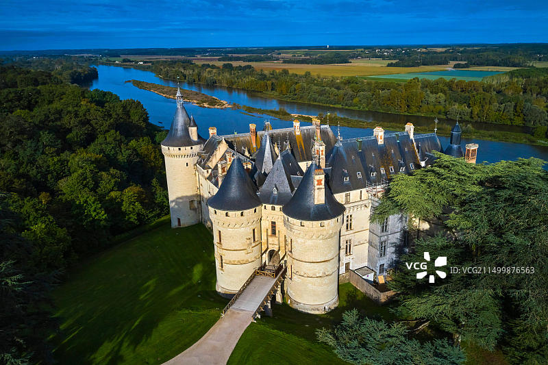 法国卢瓦尔河谷肖蒙城堡航拍图片素材