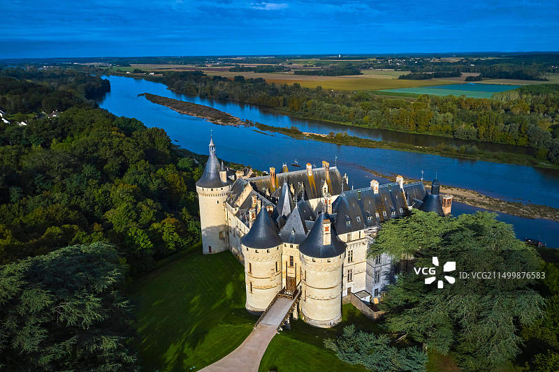 法国卢瓦尔河谷肖蒙城堡航拍图片素材
