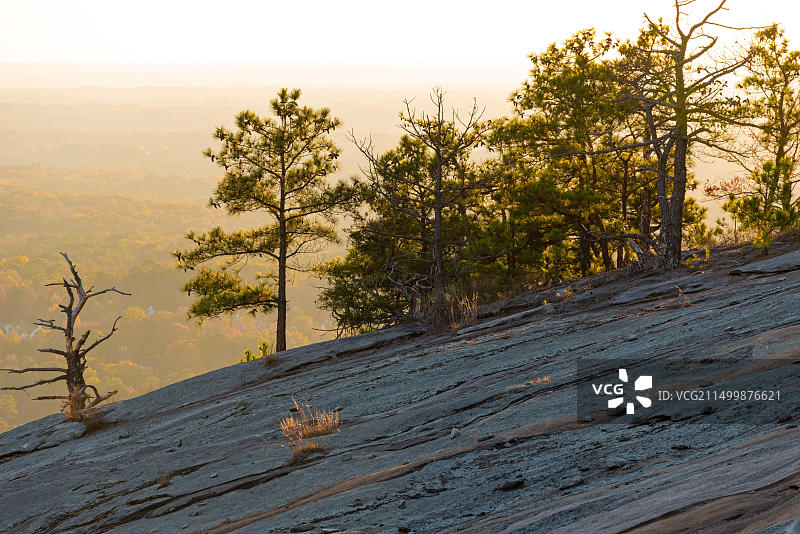 佐治亚州亚特兰大东部石 Mountain 秋日落日景色（美国）图片素材
