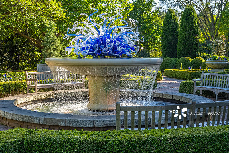 美国佐治亚州亚特兰大植物园的戴尔·奇胡利花坛喷泉图片素材